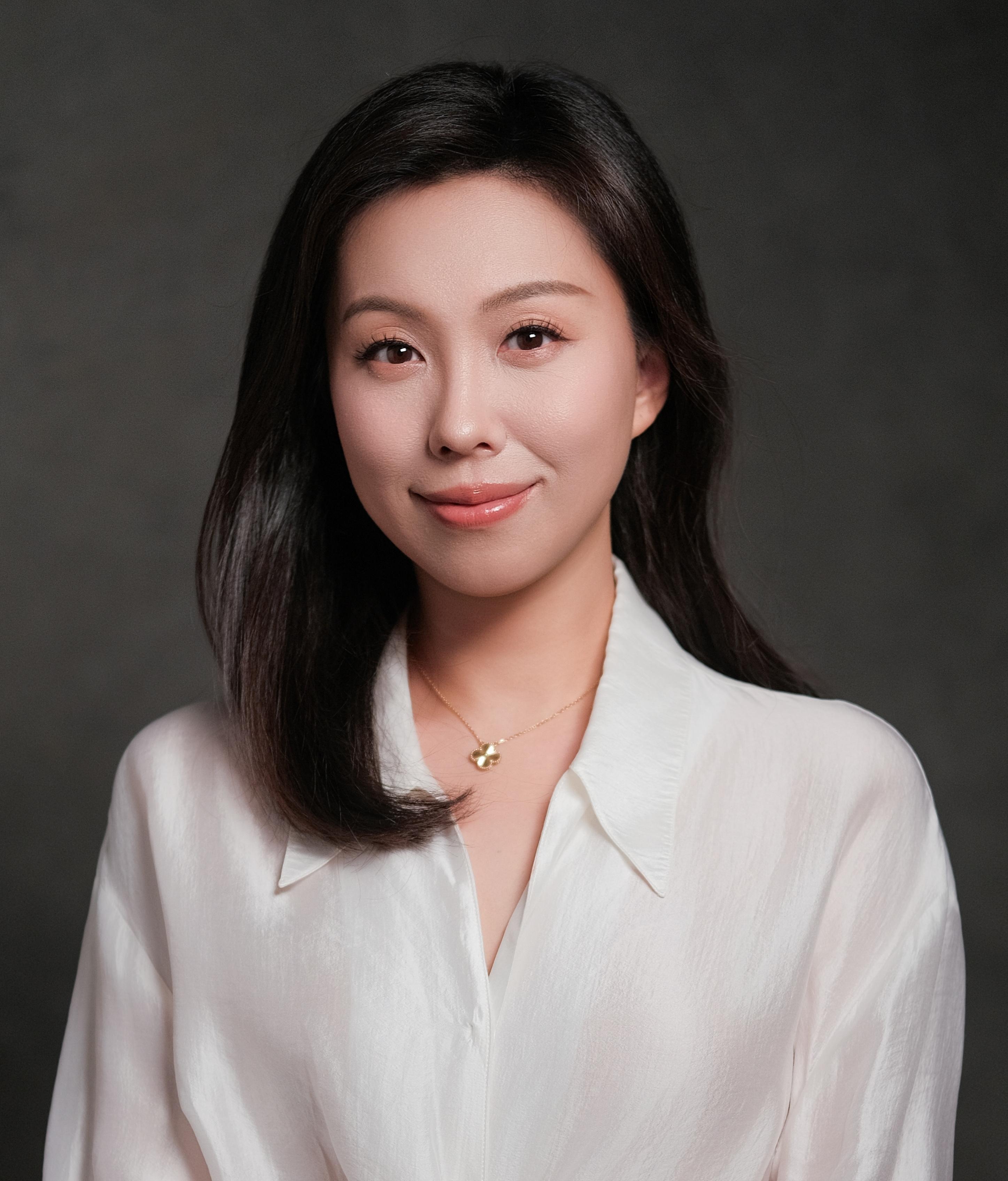 Lucy L XIA